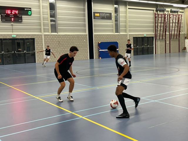 Featured image for “Frituur Plan West koploper in de ZieZaVo zaalvoetbal competitie”
