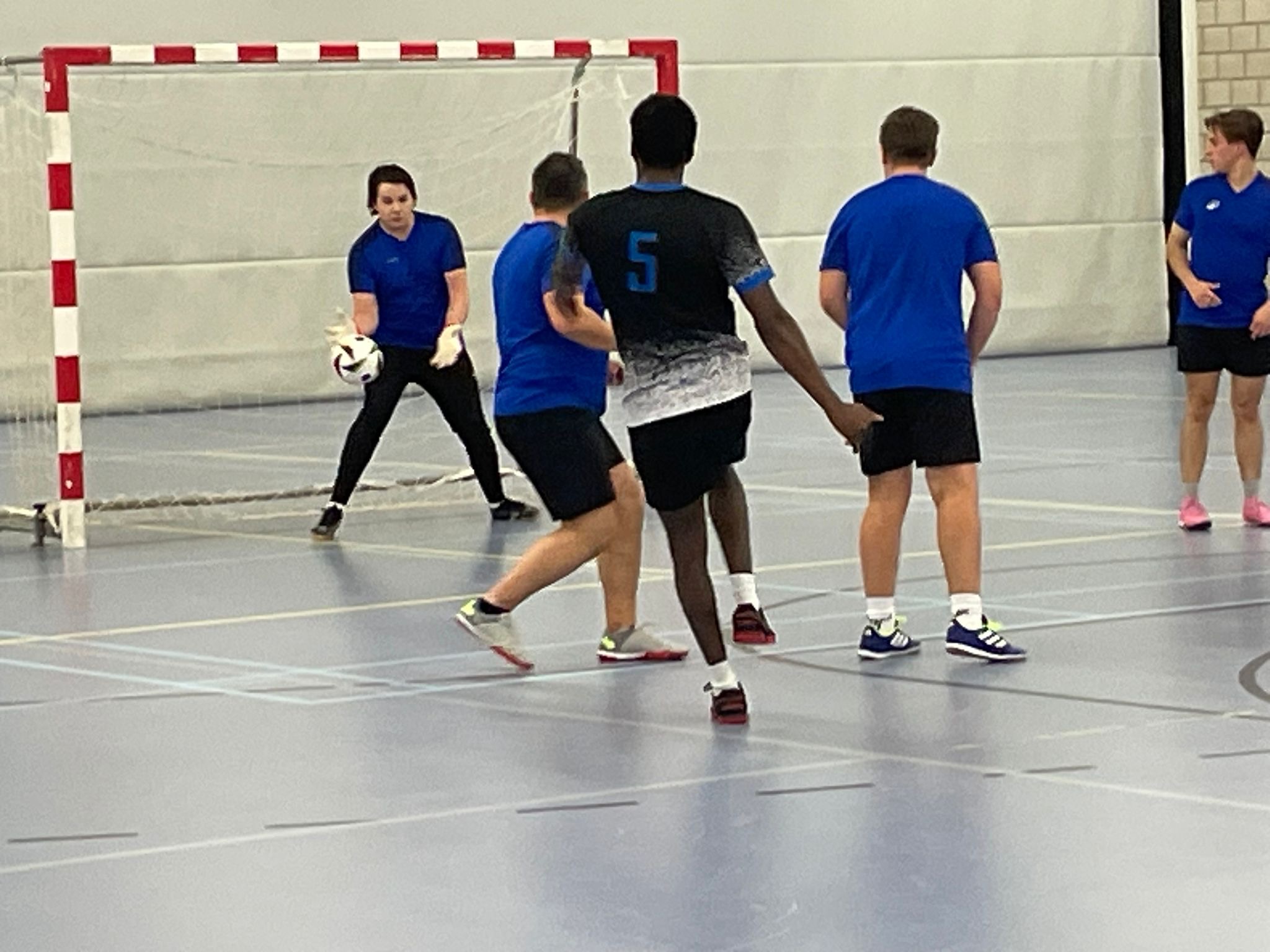 Featured image for “Frituur Plan West blijft koploper met 11-2 winst op DDEZOM”